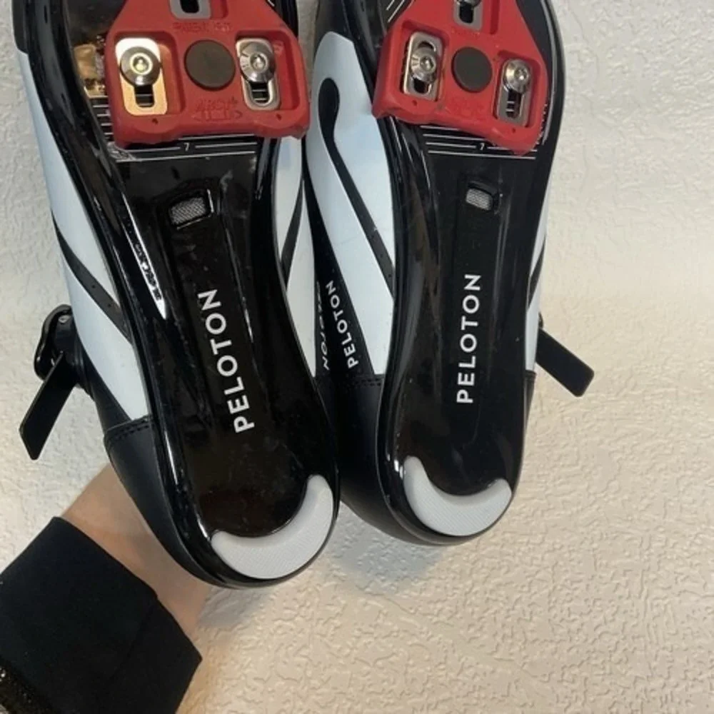 NWOB  Peloton Black Buckle Adjustable‎ Lightweight Cycling Shoes Unisex 43/US10